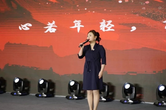 杨越《青春的模样 奋进的力量》