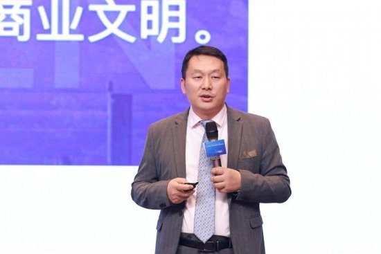大湾区 AI 数字产业联盟秘书长、链接者 AI 新商业社群主理人邱道勇做主题演讲