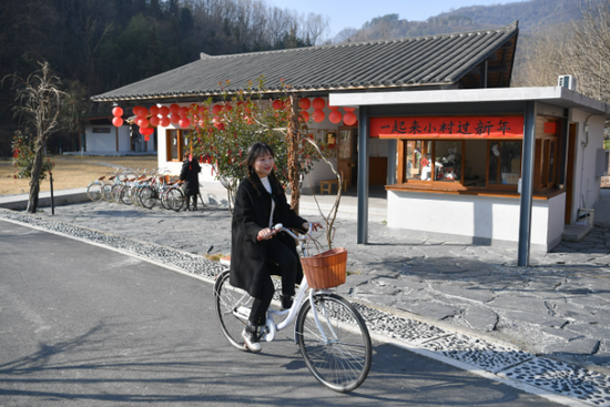 朱鹮“定居”后的秦岭村庄