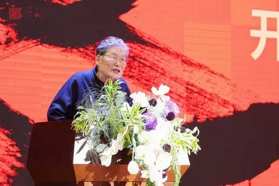 著名画家、西安美术学院张之光教授宣布展览开幕