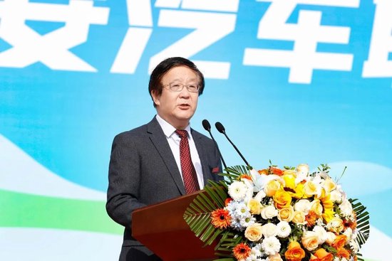 副校长张陵