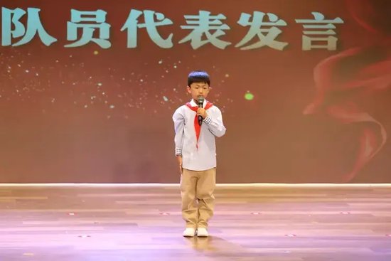 新队员代表发言