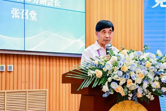 中国外商投资企业协会副会长、开发区工作委员会常务副会长张召堂发言