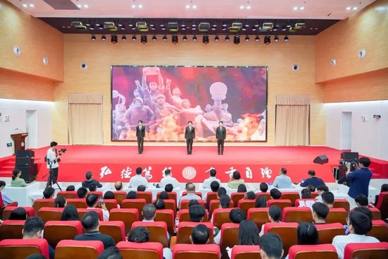 陕西工业职业技术学院《英雄》