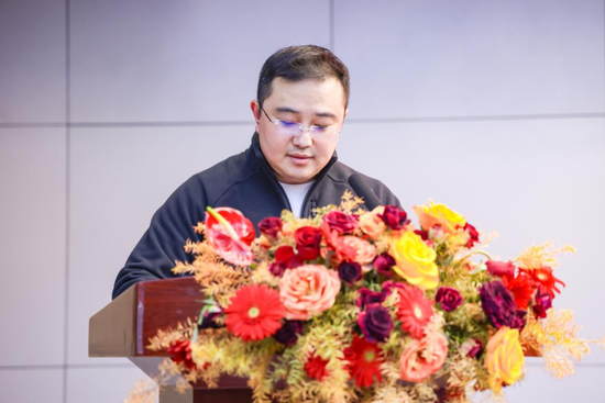 教务处处长谢明宣读社会实践立项文件