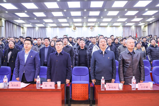 奏唱国歌