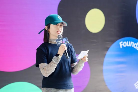 一线教师代表王佳老师致辞