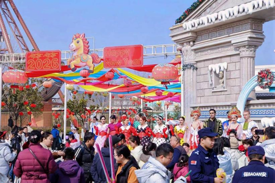 园区内国际多元风情演出