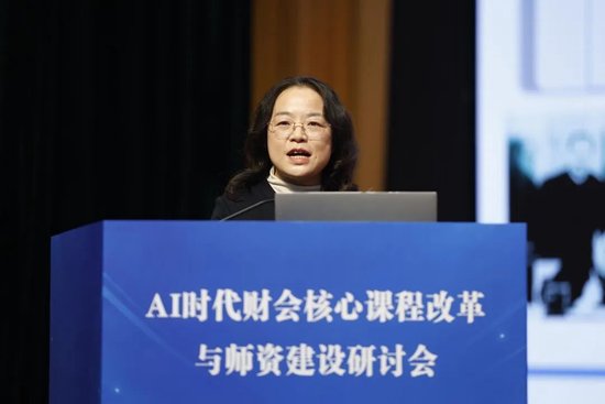 　　陕西省高等学校教学指导委员会工商管理类 　　工作委员会委员、西安工业大学向海燕教授做经验分享