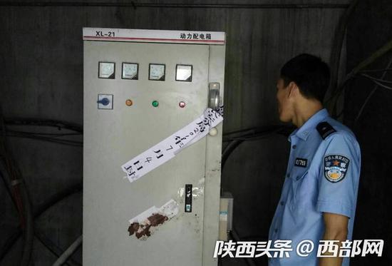 環(huán)保部門的封條被撕開。