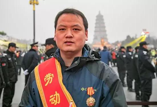 贾 涛