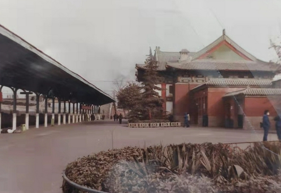 早期西安火车站站房内侧。（中国铁路西安局集团公司档案馆供图）