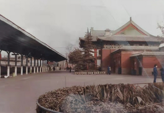 早期西安火车站站房内侧。(中国铁路西安局集团公司档案馆供图)
