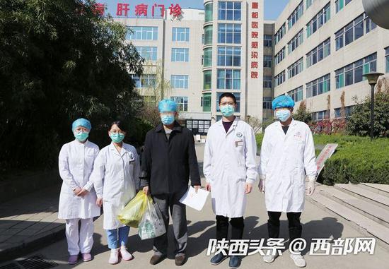 唐都醫院又一例危重患者治愈出院。