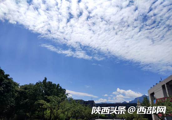 蓝天白云，绿水青山。 供图：@壹者_杰