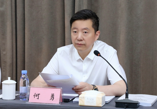 何勇秘书长主持鉴定会