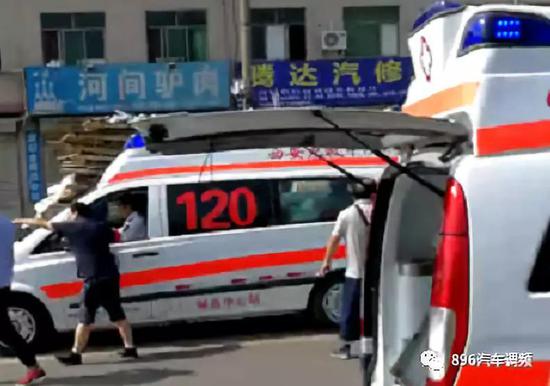 ▲多輛救護(hù)車(chē)到達(dá)現(xiàn)場(chǎng)