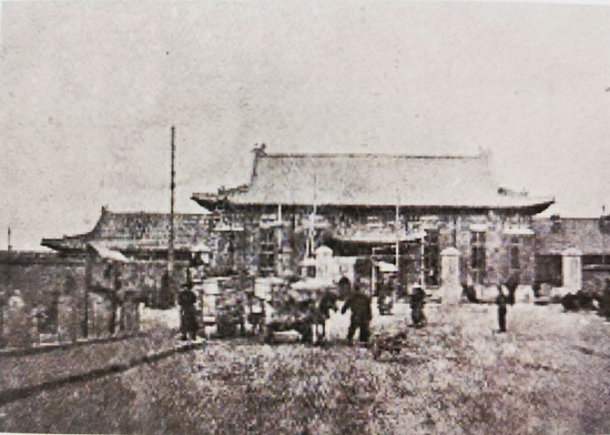 上世纪三十年代刚建成的西安火车站。（资料图片）