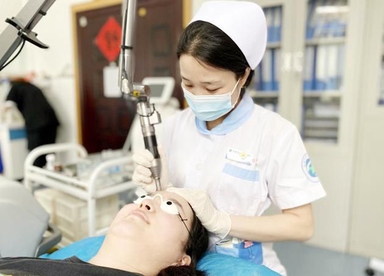 陕西省第四人民医院52名援沪战疫英雄结束隔离休整重返岗位