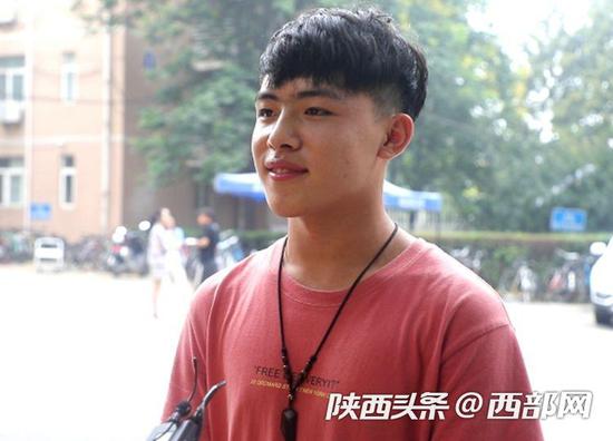 新生陈英杰从小就对西北大学有着很深的感情。