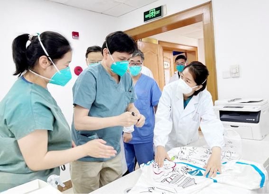 陕西省第四人民医院52名援沪战疫英雄结束隔离休整重返岗位