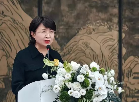 陕西省妇女书画协会会长廖伟芳、本次展览艺术总监廖伟芳女士致辞