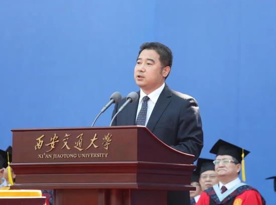 家长代表许鹏先生发言