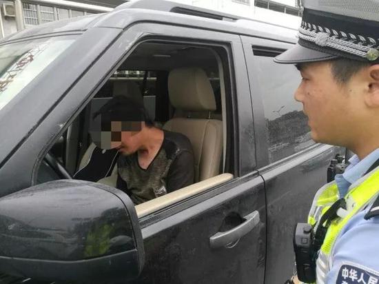 民警詢問他是否是車主