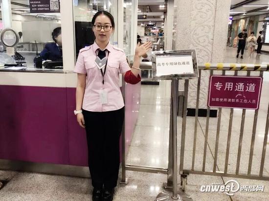西安地鐵開設“高考綠色通道” 考生與家長可免費搭乘。
