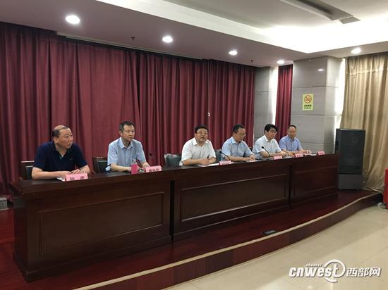 西安市房管局進一步規范商品住房交易秩序發布會現場。