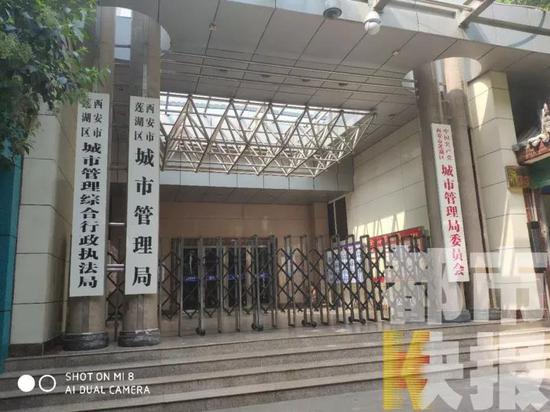 記者：“現在公眾很質疑，鋪天蓋地?！?><span id=