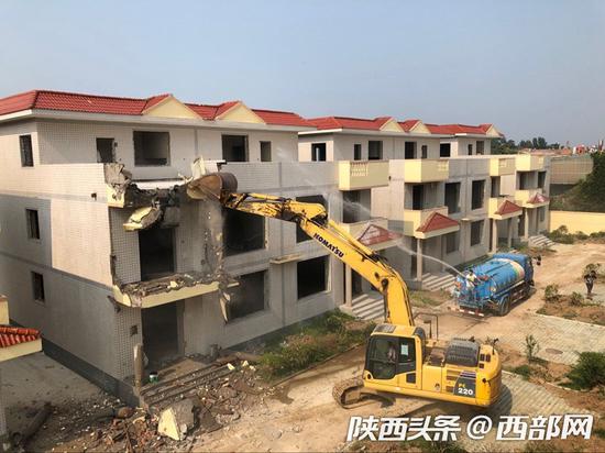 滦镇街道丰裕口村违建拆除现场