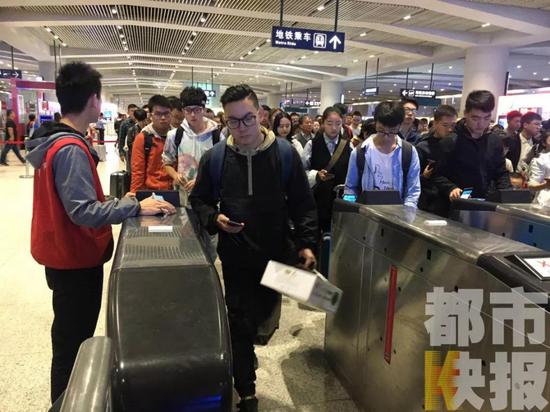 西安咸阳国际机场运送旅客93万人次