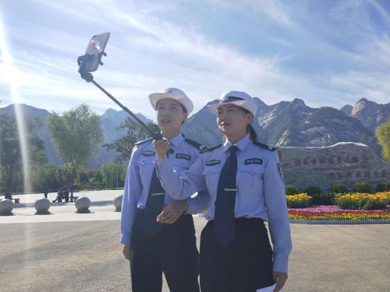 华山景区迎旅游高峰 华阴交警全警全力应对