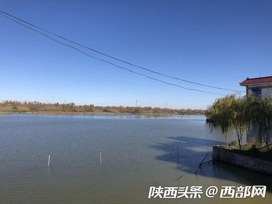 红石峡水库风景秀丽,看上去更像一个水景公园。
