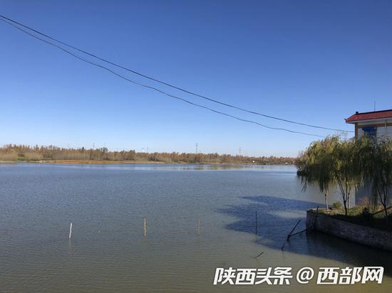 红石峡水库风景秀丽，看上去更像一个水景公园。