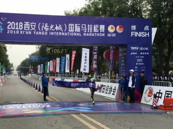 半程马拉松女子第一名是来自埃塞俄比亚的选手，最终成绩是：01：16：05。