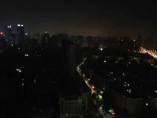 網(wǎng)友@炊煙夕陽 在高新一路拍的照片