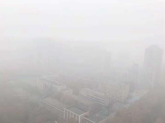 圖片來自網友@布魯慕唯，并配文感慨“落得個白茫茫一片真干凈。”