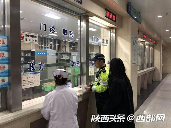 汉滨民警护航送诊突发疾病的女大学生还垫3000元药费婉拒千元答谢。