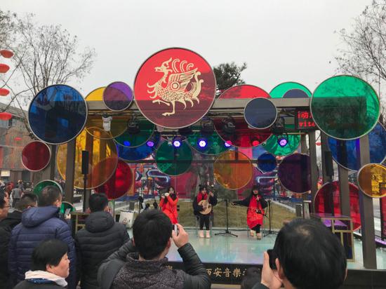 大唐女子乐坊现场表演。