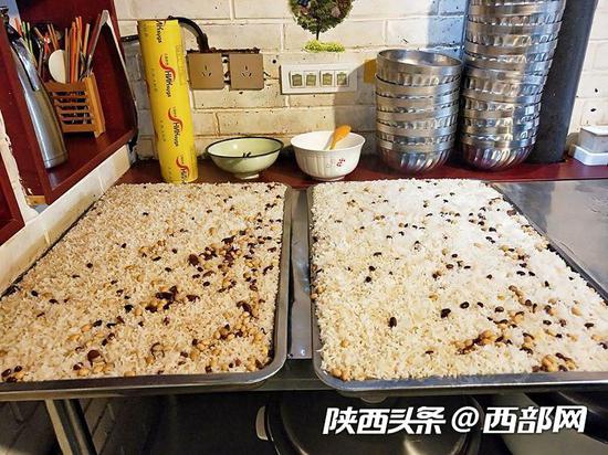 加了糙米和豆类的米饭看起来“颜值”不错
