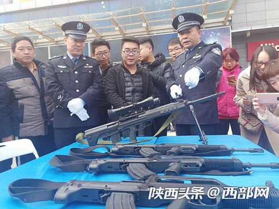 警用裝備展示。