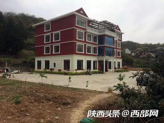 安康瀛湖景區(qū)內(nèi)被曝光的“豪宅”