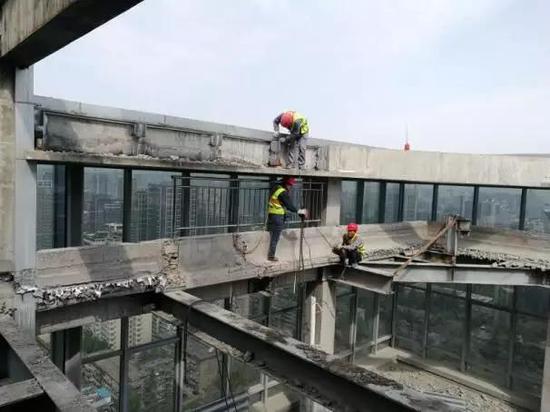 莱安中心违法建设拆除后