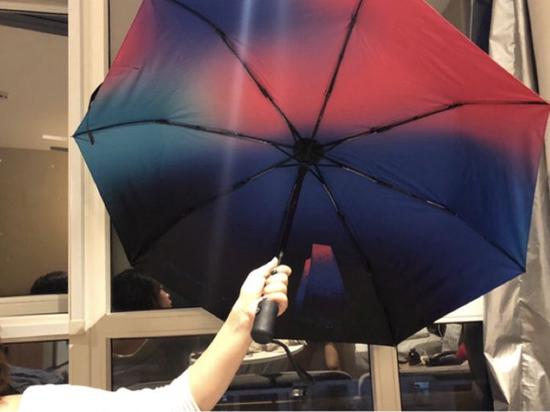 西安美术学院特制晴雨伞。（图片来源于网络）