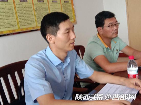 唐龙就昌达驾校收取60元考前培训费在现场反映。