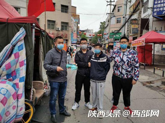 西安市公安局莲湖分局便衣侦查大队经过四个月连续奋战、蹲守,成功抓获一名盗窃手机犯罪嫌疑人,一举破获十余起系列盗窃案。