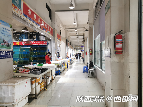 方欣市场上包括三文鱼、进口水产、肉类等产品全部下架。