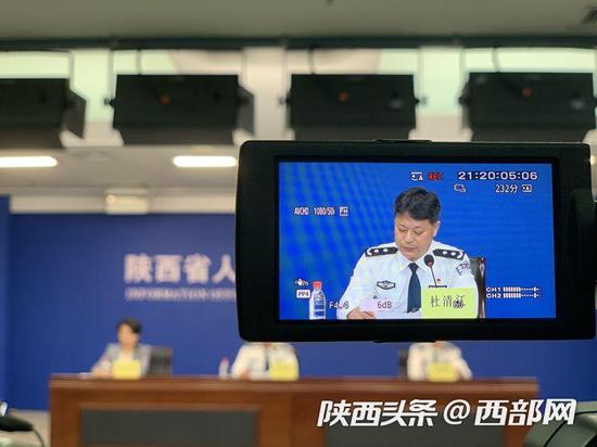 省禁毒委副主任兼禁毒办主任、省公安厅副厅长杜清江对陕西省“毒情”形势、禁毒工作成效进行介绍。